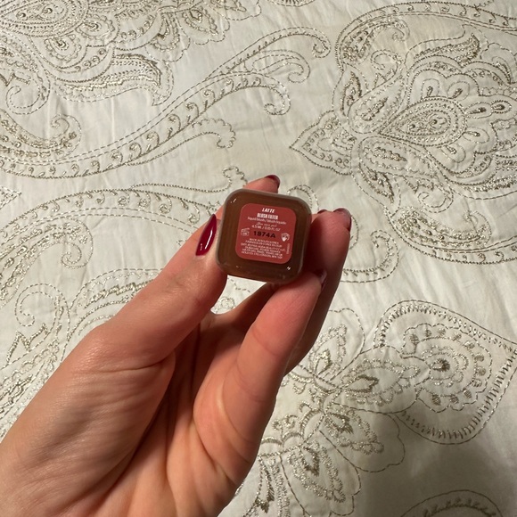 HUDA BEAUTY
Blush Filter Soft Glow Liquid Blush - Picture 2 of 2